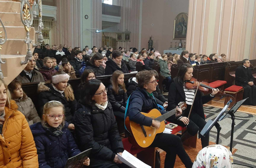 Szentségimádás Kapuváron Krisztus Király ünnepén 