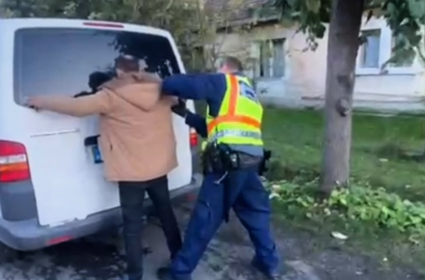 Új módszerrel, applikáció segítségével nyúltak le milliókat a netes csalók 