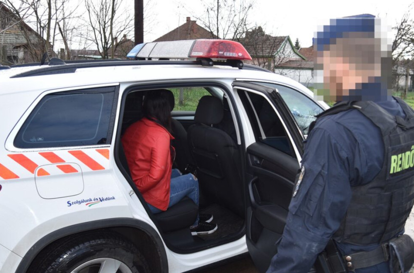 A fia temetése után annyira kiborult a 15 éves fiú édesanyja, hogy gázpisztollyal ment gyermeke zaklatójának házához