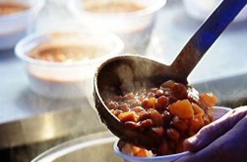 Karácsonyi ételosztás Ivánban