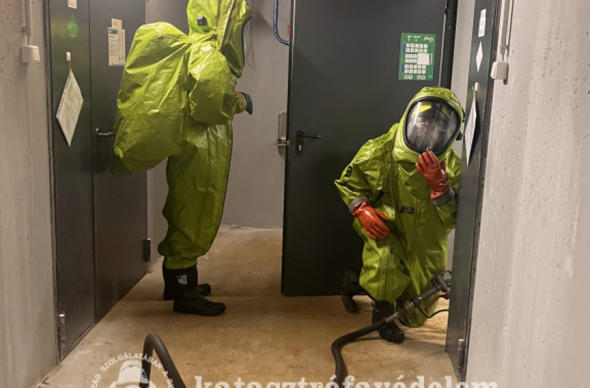 Kiömlött a kénsav a győri fürdőben