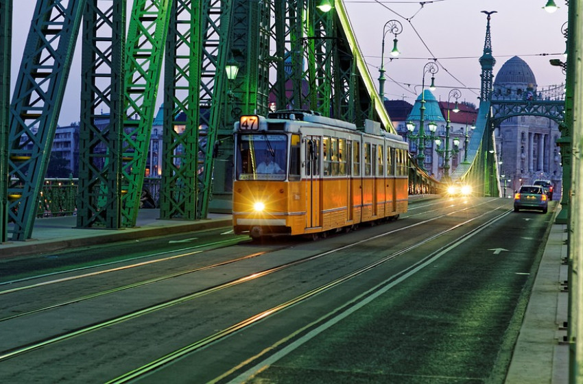 Részeg férfi támadt egy terhes nőre egy budapesti villamoson