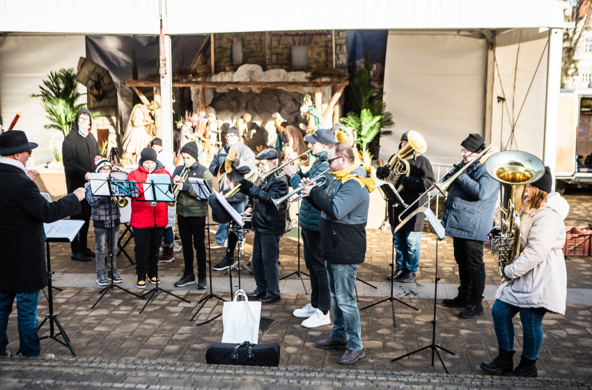 Zenével adták át jókívánságaikat