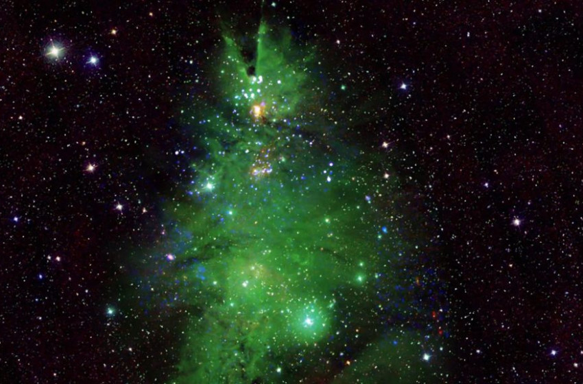 Kozmikus karácsonyfát örökítettek meg