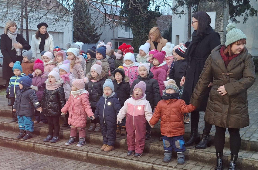 A negyedik gyertya is meggyulladt Rábatamásiban