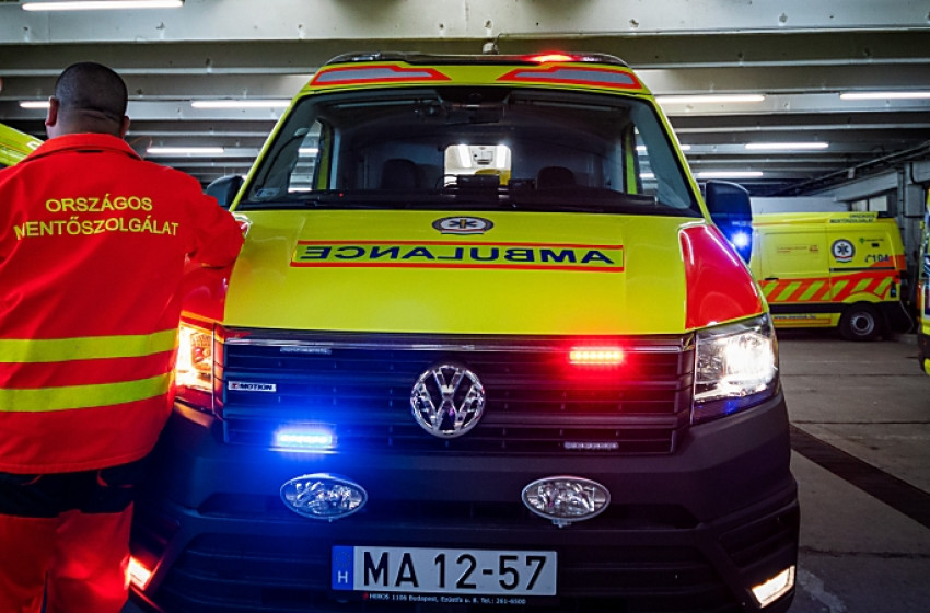 Több mint 10 ezer hívást kaptak a mentők karácsonykor