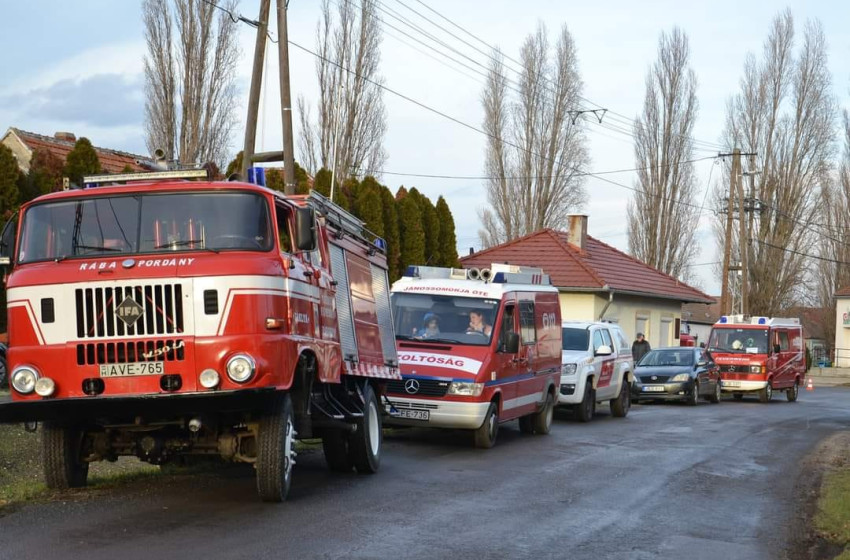 Újévi jókívánságok az önkéntesek tűzoltóknak