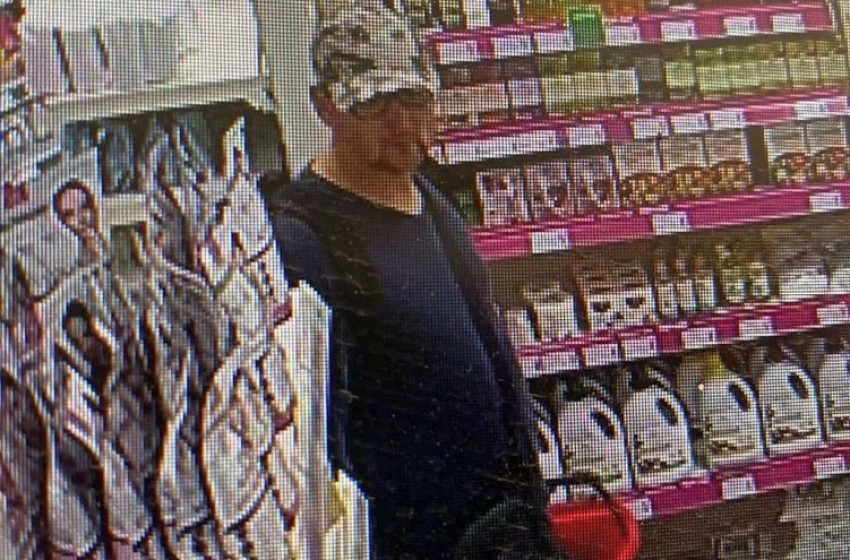  Felismeri a férfit?