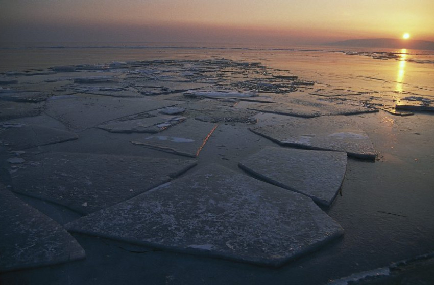 Életveszélyes lehet a Balaton jegére lépni