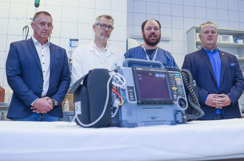 Győri vállalkozók összefogása – 13 millió forintos eszközzel gazdagodott a kórház sürgősségi osztálya 