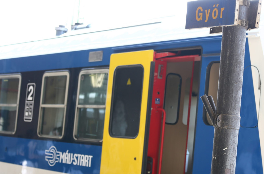 Meghibásodott a felsővezeték, a győri vonalon is késnek a vonatok!