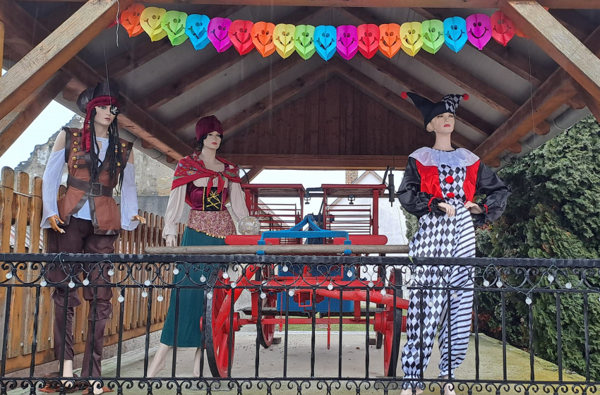 Kalóz, bohóc és jósnő Rábasebesen