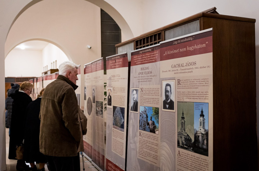 Légy hű mindhalálig – a hitvalló egyház magyar mártírjainak vándorkiállítása Csornán 