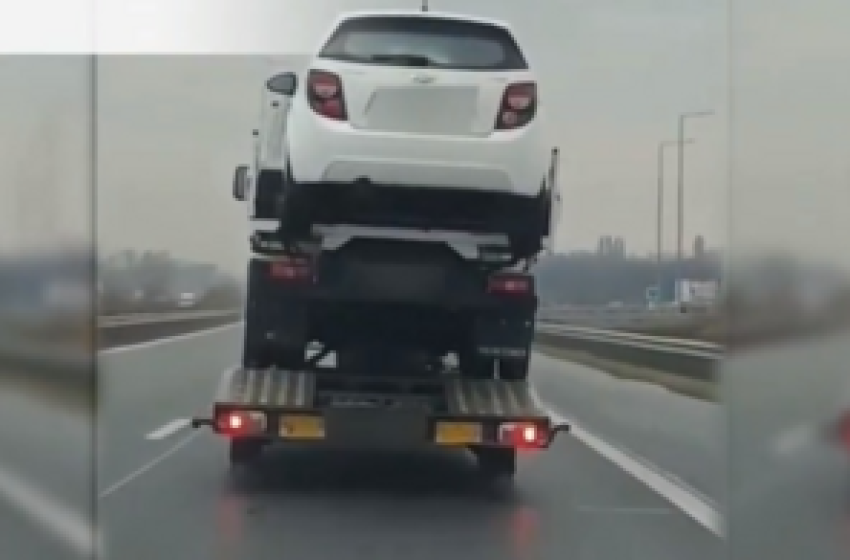 Jelentős túlsúllyal közlekedett az M5-ös autópályán egy román autó