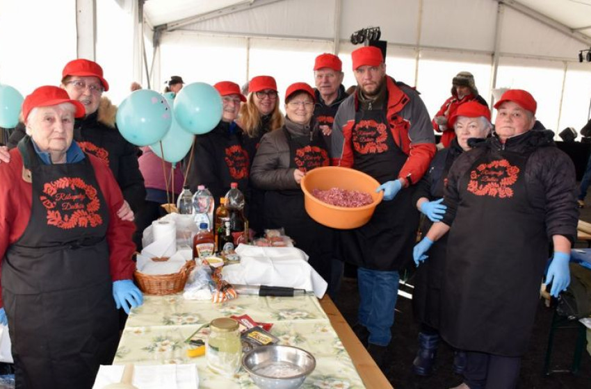 Röfinap Rábapatyon – Disznótoros ételeket kóstolhattak a kilátogatók 