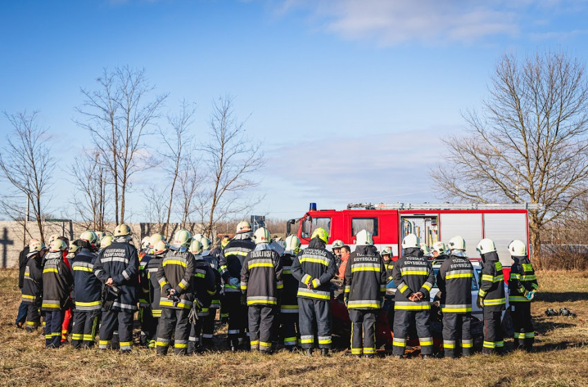 Tűzoltók gyűltek össze Enesén