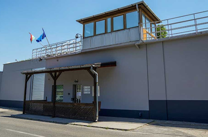 Agyonverte rabtársát a skizofrén fogvatartott