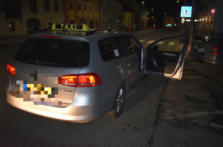 Tapétavágó késsel rabolt