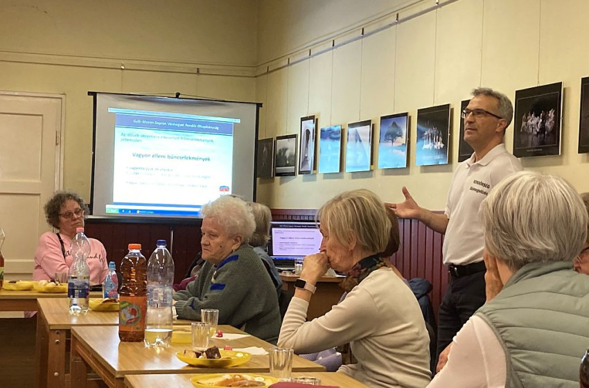 Bőnmegelőzési program a győri Borostyán Nyugdíjasklubban