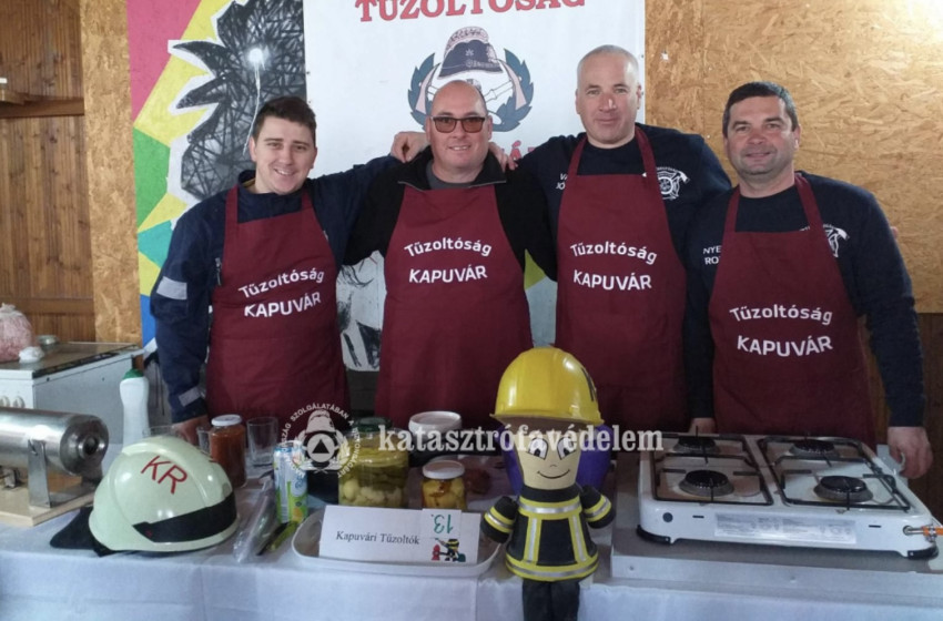 Kolbásztöltésben is jók a kapuvári tűzoltók