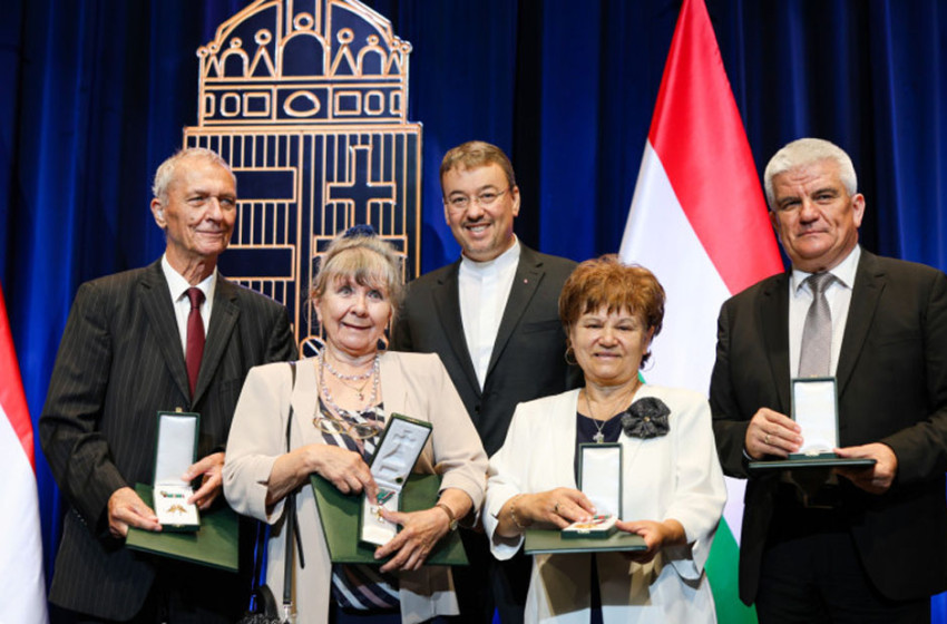 Kitüntetéseket adott át a nemzeti ünnep alkalmából Semjén Zsolt