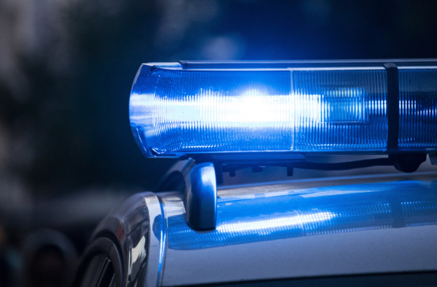 Felborult egy autó az M1-esen, nagy a torlódás