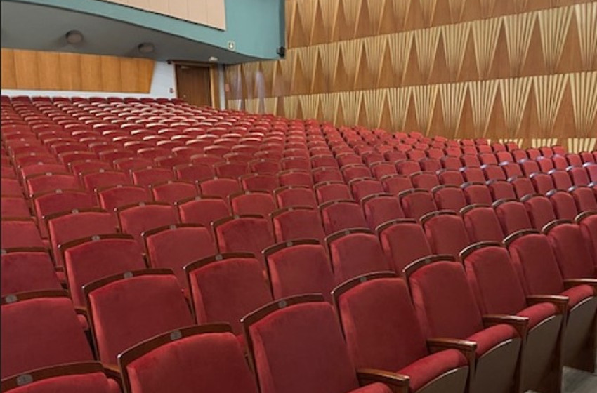 Tapsot érdemel a színházterem Kapuváron