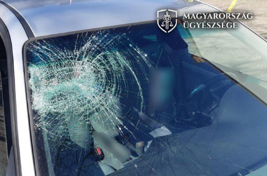 Nem engedték át a zebrán, piásüveggel törte be a szélvédő