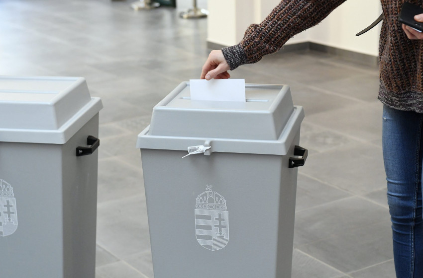 Péntekig befejeződik az értesítők postázása