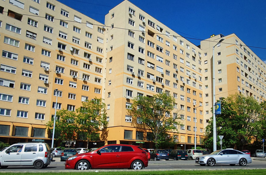 Ugyanabból a házból ugrott a halálba egy fiatal nő, amelyből pénteken egy 3 éves gyermek esett a mélybe