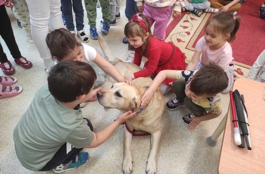 Látássérültségre érzékenyítő foglalkozás a kapuvári óvodában 