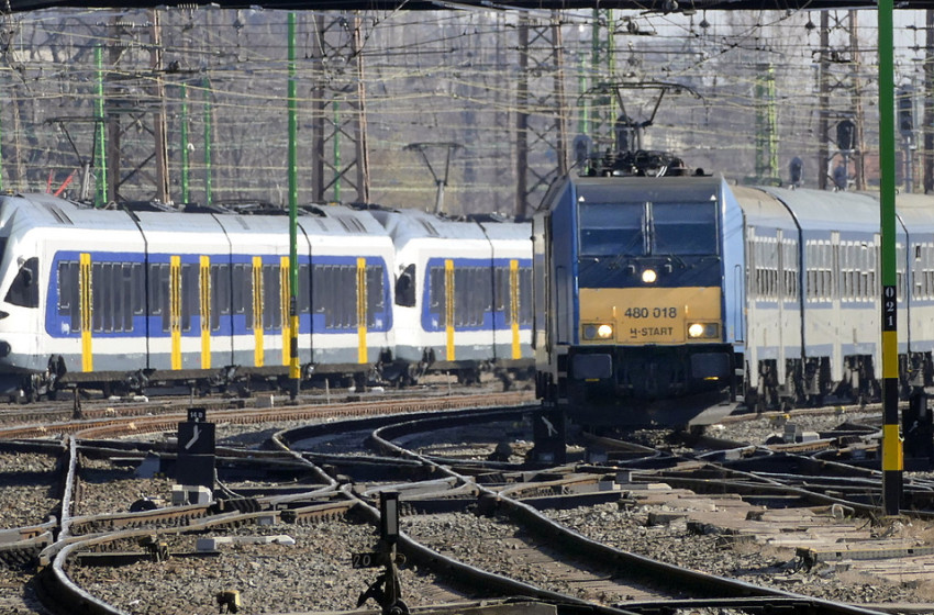 Vasúti közlekedési tájékoztató Győr és Csorna között