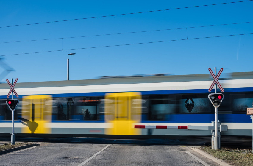 A második ütemmel folytatódik a tavaszi utómunkálat a győri vasúti fővonalon