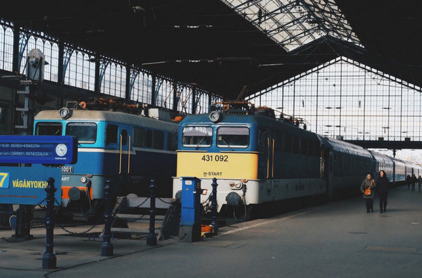 Így alakul az ünnepi közlekedés a MÁV és a Volán járatain