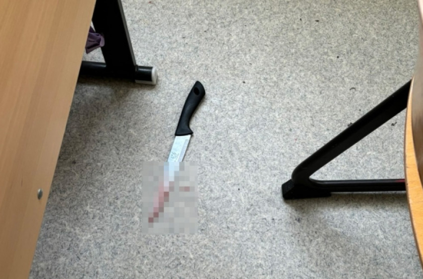 Előzmény nélkül szúrta hátba az osztálytársát + Videó