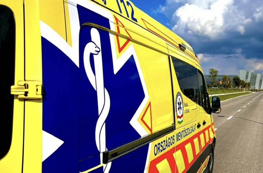 Kisfiút segítettek a világra a csornai mentősök