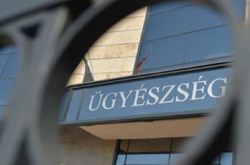 Ellopta a pénzt az autón felejtett pénztárcából - videóval