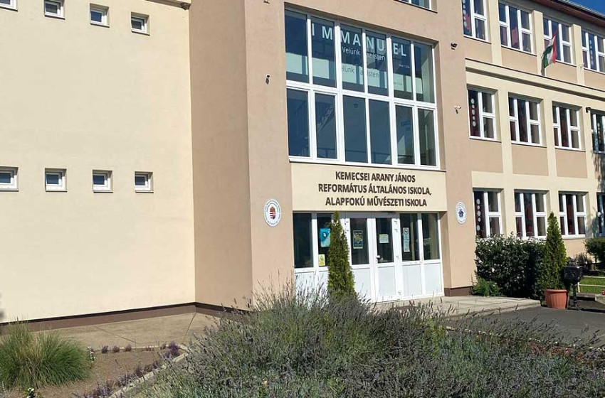 Négy diáklány úgy összerugdosott egy 10 éves fiút hogy Adriánon életmentő műtétet kellett végrehajtani