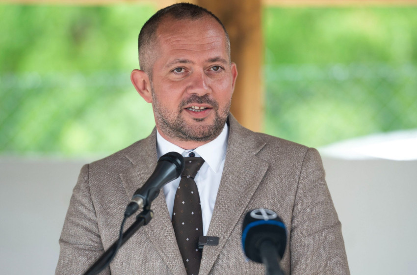 Gyopáros Alpár: pályázni lehet falusi utcák, járdák, hidak, kerékpárutak felújítására