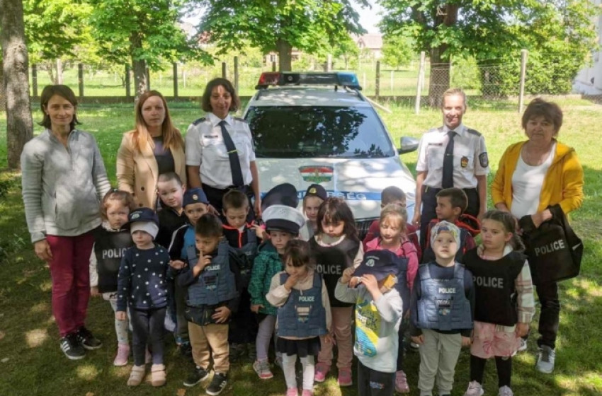 Mórichidai óvodába látogattak el rendőrök