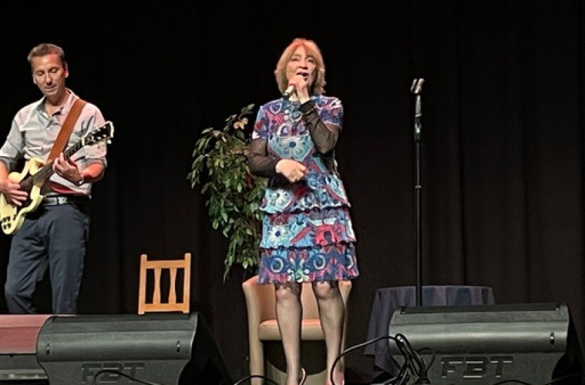 Kovács Kati megénekeltette Kapuvárt