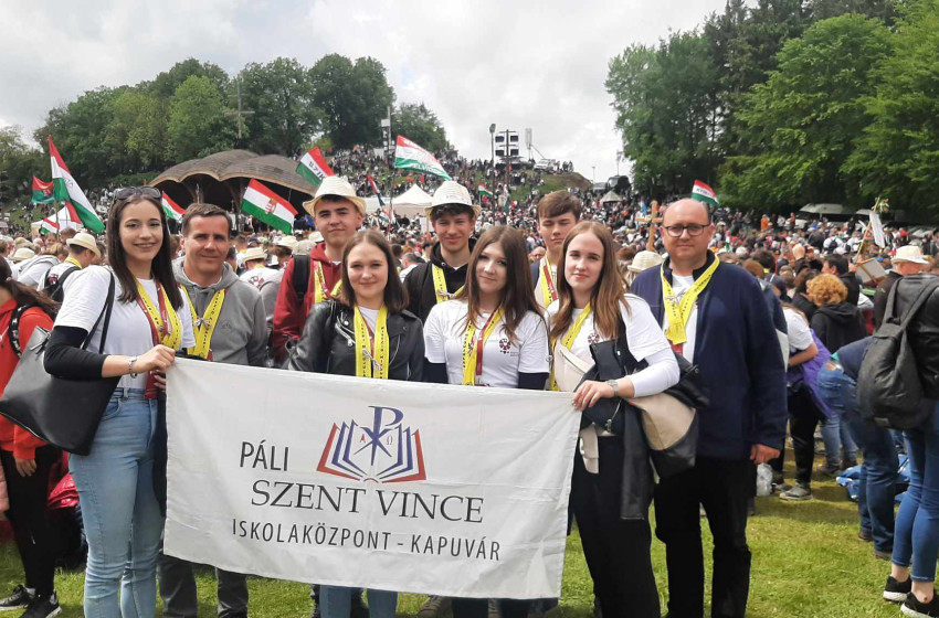 Csíksomlyói búcsún voltak a kapuvári diákok