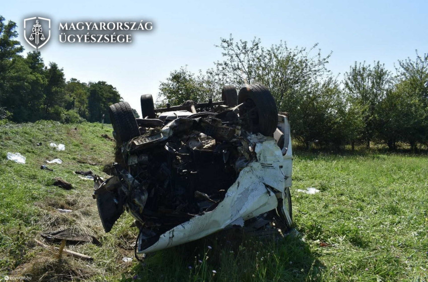 Sopron közelében okozott balesetet, tizenkilencen voltak a kilenc személyes kisbuszban