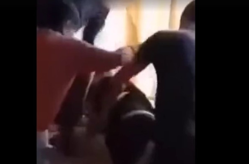 Sírva könyörgött a 13 éves fiú, hogy ne bántsák, de társai nem kegyelmeztek, videón a támadás