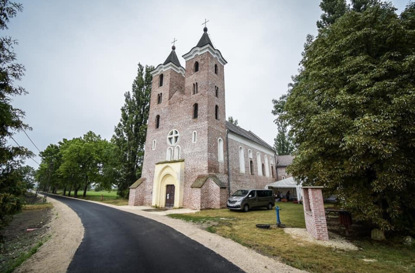 Ásó, kapa, polgármesterség Árpáson