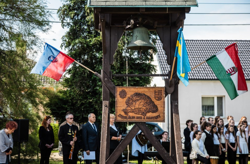Megemlékezés a Trianoni Haranglábnál Kapuváron