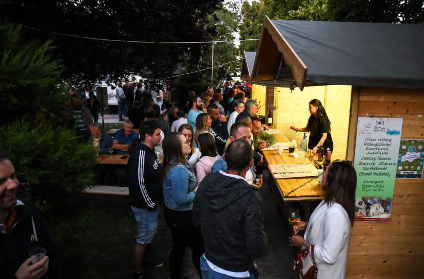 Fröccs-öntés Csornán