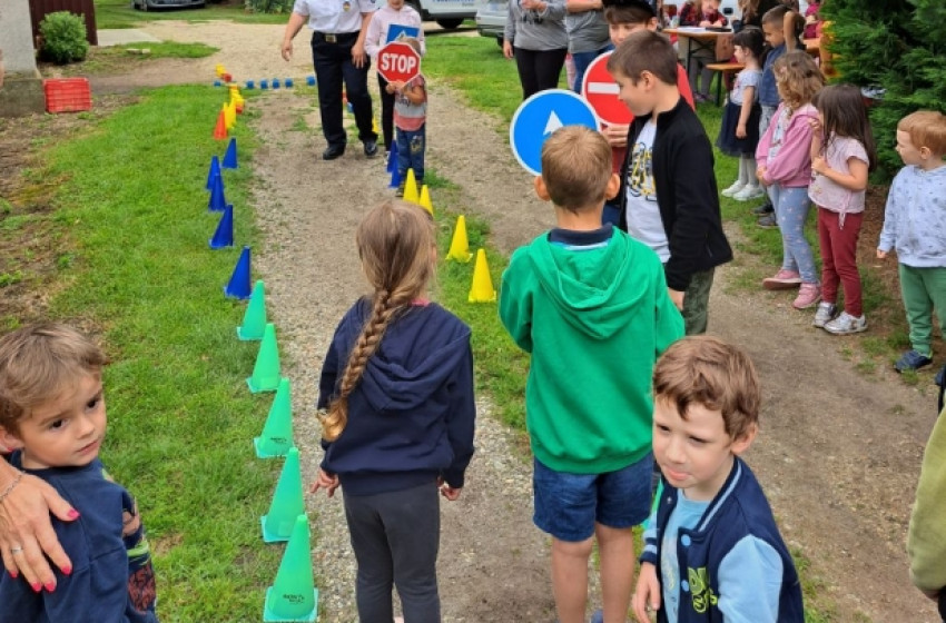 Biztonságban a nyári szünidőre: kvíz és játékos foglalkozások a Csornai Rendőrkapitánysággal