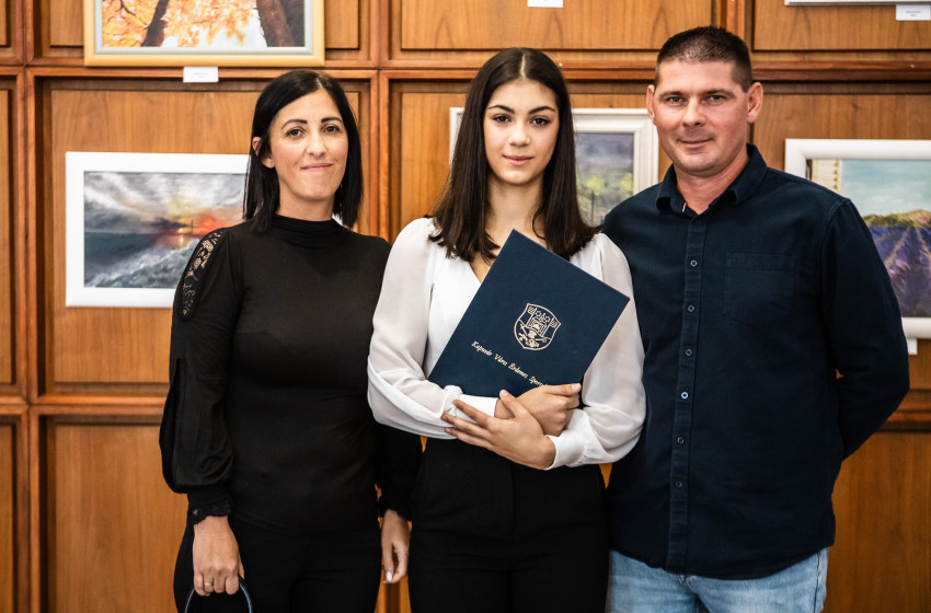 A "Magyarország Tehetsége 2023" Kitüntetés Büszke Birtokosa a kapuvári lány