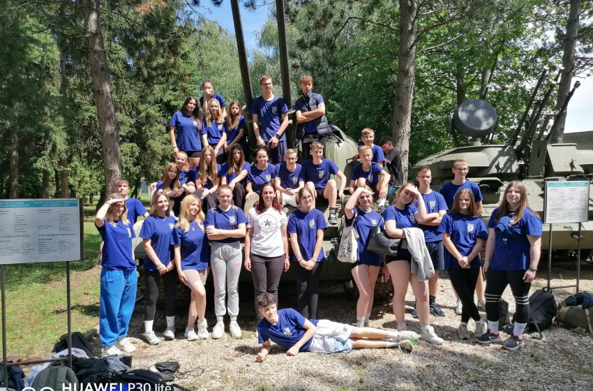 Egy napra katonák lehettek a csornai Hunyadis diákok 